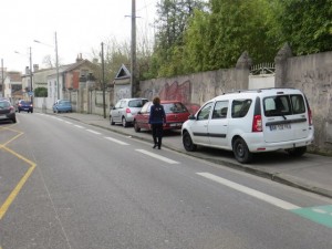 avenue d'Arès piéton sur bande cyclable