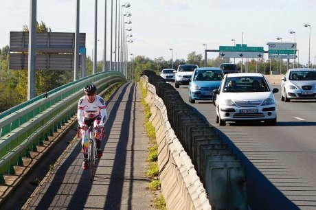 NON à la suppression de la piste cyclable du pont François Mitterrand