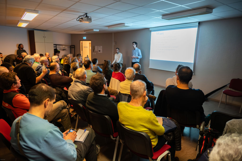 salle pleine pour découvrir le plaidoyer des associations